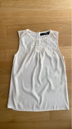 Elegantes Hallhuber Top, weiss, mit Spitze, Grösse XS