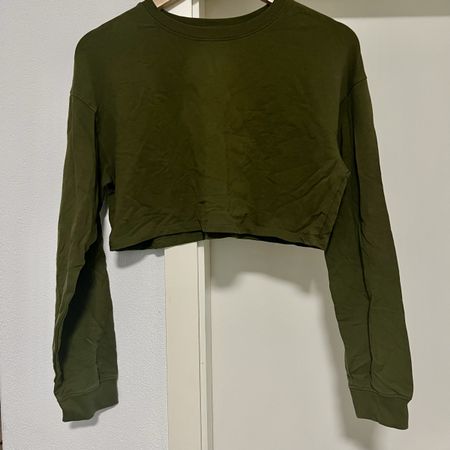 Bershka Crop Top, Grösse M, Khaki - Top Zustand!