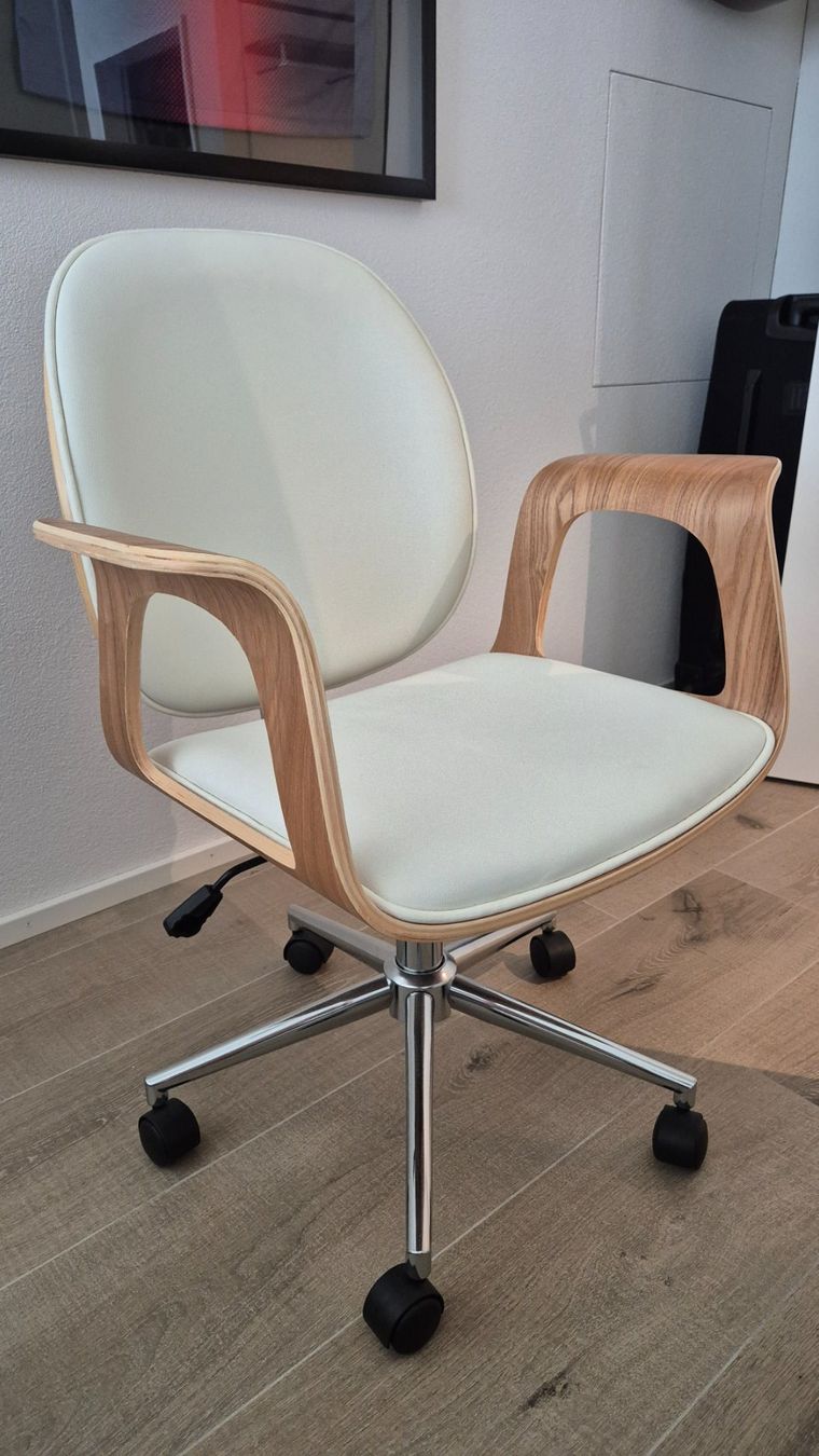 Stühle: Bürostuhl Leder Holz Weiss – Gebraucht aus Wetzikon ZH von the21Panda