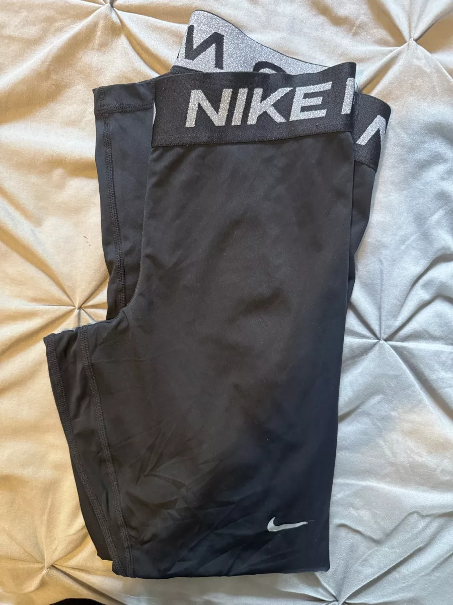 Nike Leggings: Nike pro tights black  – Gebraucht aus Zurich von Alinecnicolet