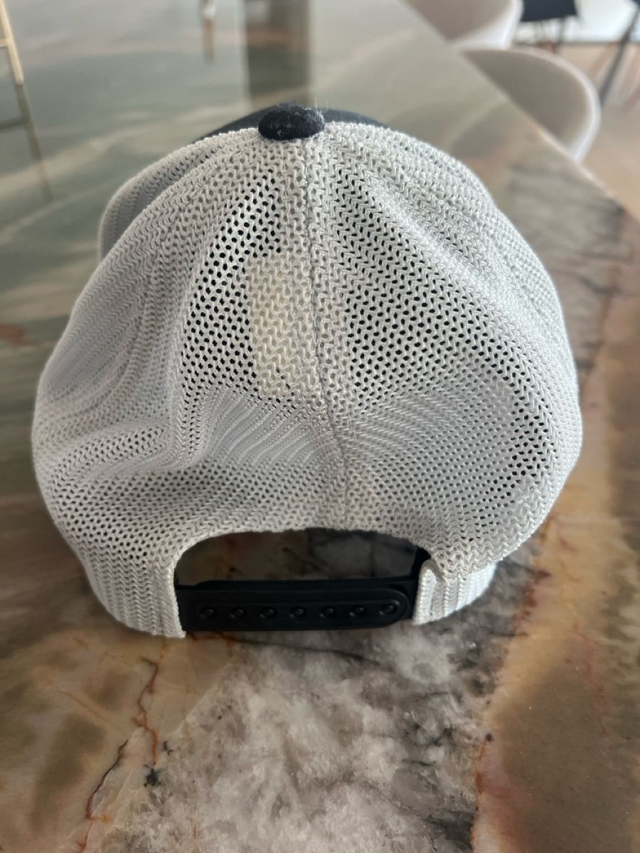 Autres vêtements & accessoires: Cap Trucker 110 Flexfit FIRE+ICE Black/White Mesh Size 8 – D'occasion à Oberägeri par rus_7vhx 1