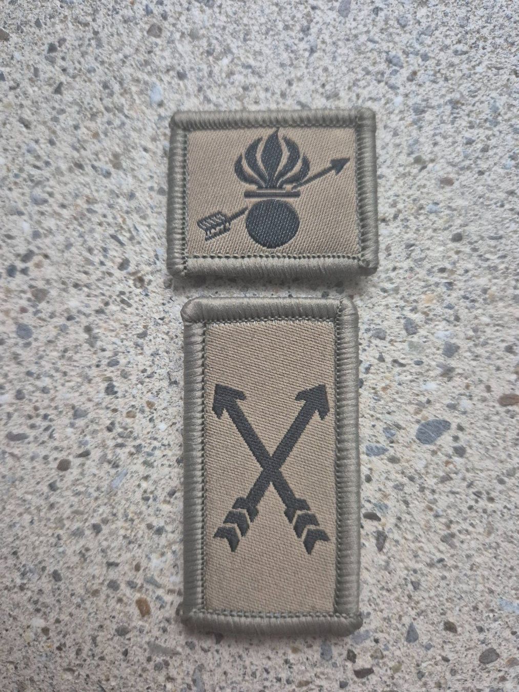 Schweizer Armee Placchette & Badge: *** Abzeichen Set Spezialkräfte/Grenadier KSK mit klett *** – Nuovo e nell'imballaggio originale da Riedholz venduto da fr_sIruP