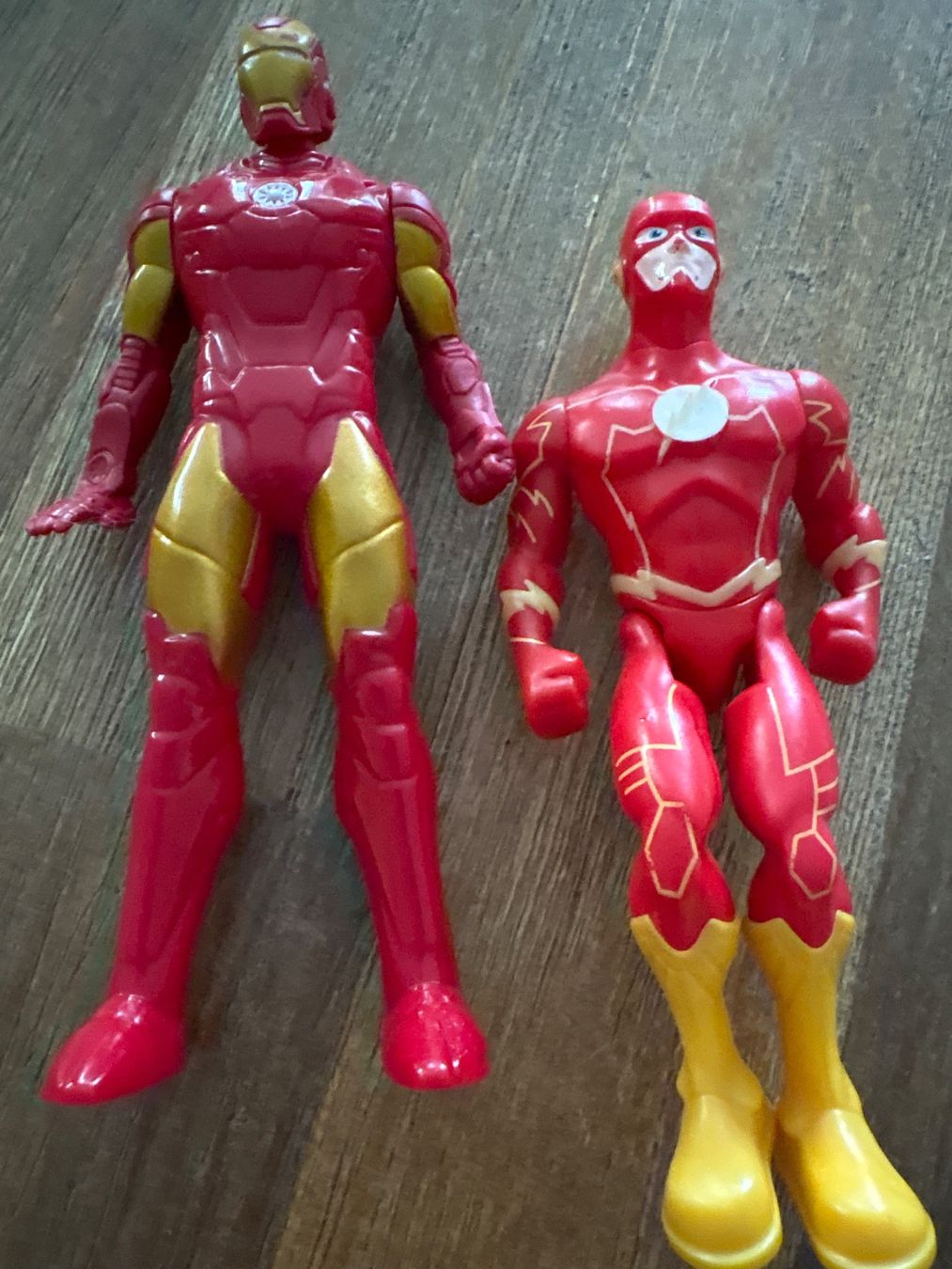 Giocattoli: 2 Superhelden Figuren – Usato da Schübelbach venduto da S1CH
