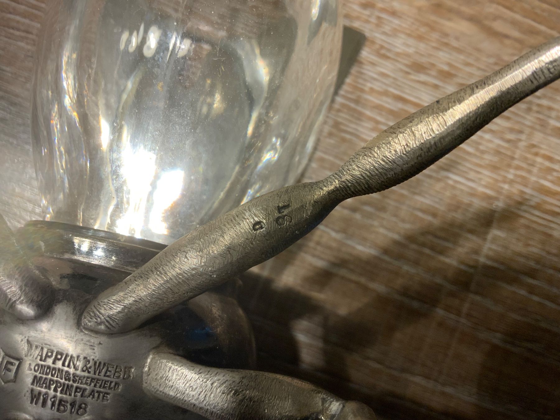 Statuette: Honigtopf in Bienenform, versilbert, Wappin&Webb – Usato da Willisau venduto da Minali 4
