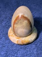 Osterei aus Onyx mit passendem Ständer, ca. 6 cm hoch