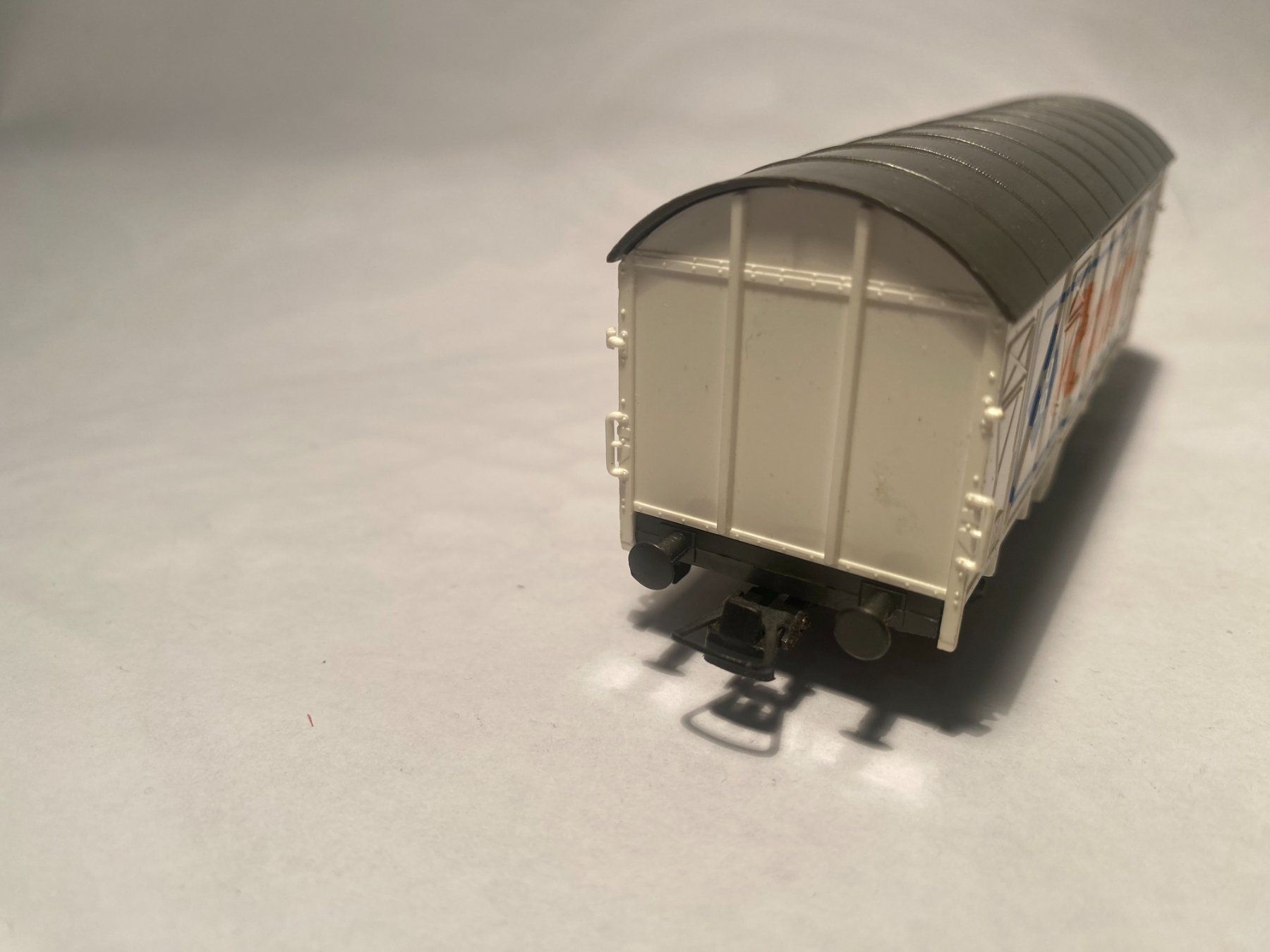 Roco Modellini di ferrovie: ROCO Gedeckter Güterwagen weiss, DC Achsen – Usato da Buchrain venduto da Modellbahn11 3