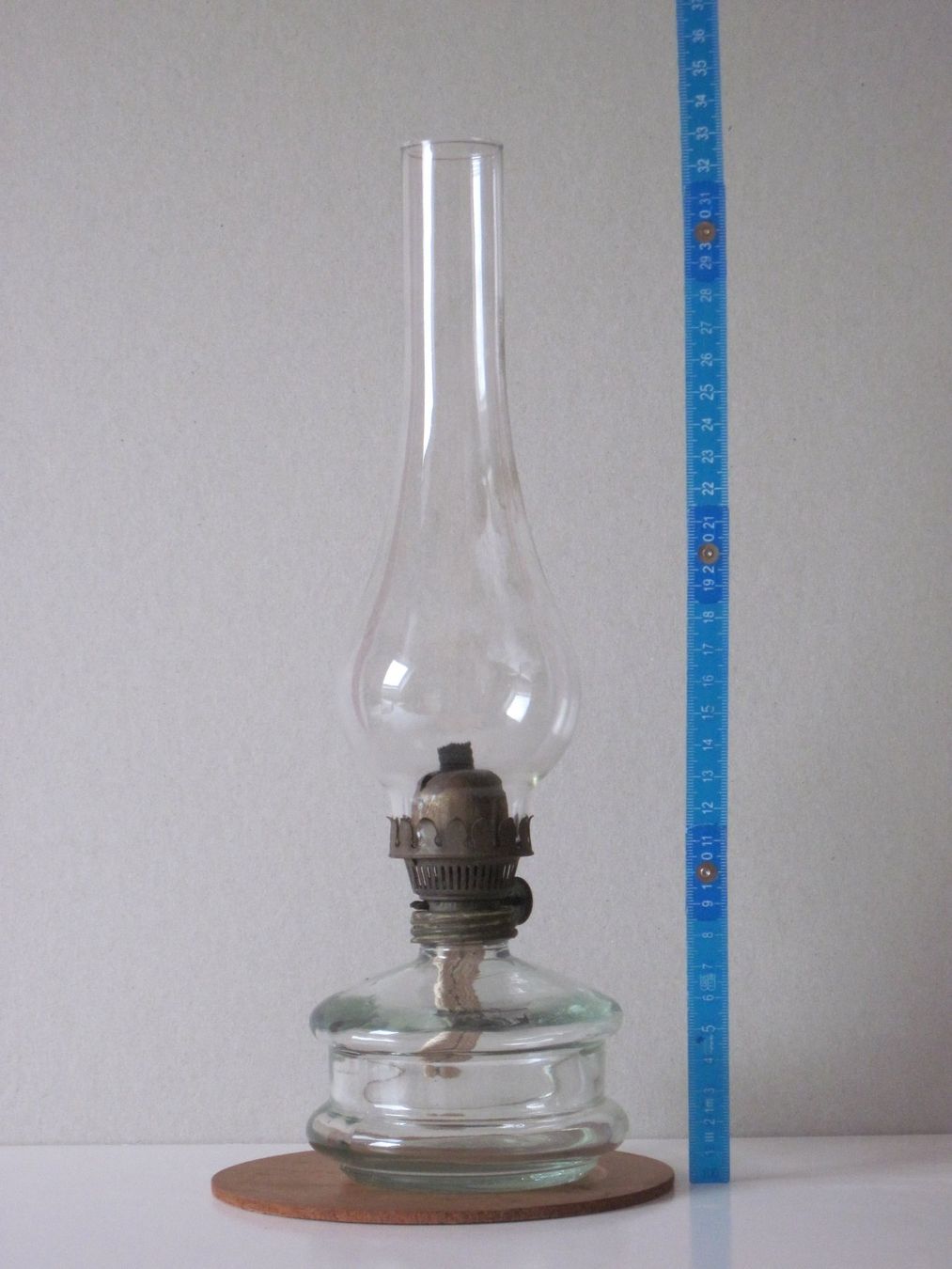 Lampade: Öl Lampe Petrol Lampe mit Glaskolben – Usato da Feuerthalen venduto da mam_5l7b