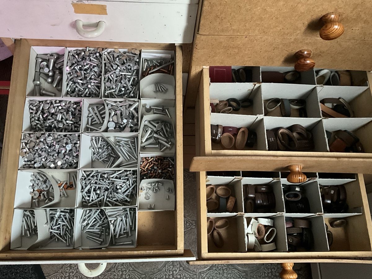 Tutti gli attrezzi: Shoemaker accessories  – Nuovo (secondo la descrizione) da Elsau venduto da MANWITHVAN 7