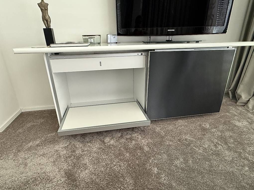 Armadi: Lackschrank mit vielen Details – Usato da Oberwil BL venduto da sil_9x6x 3