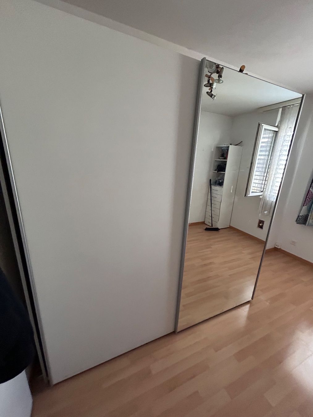 Schränke: Spiegelschrank 2 x 2,07 x 65 – Gebraucht aus Unterägeri von Hallihallox