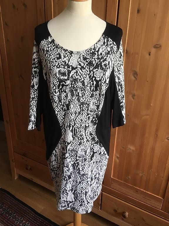 Robes: Schickes Kleid Gr. 40 – D'occasion à Wiedlisbach par Potschi0