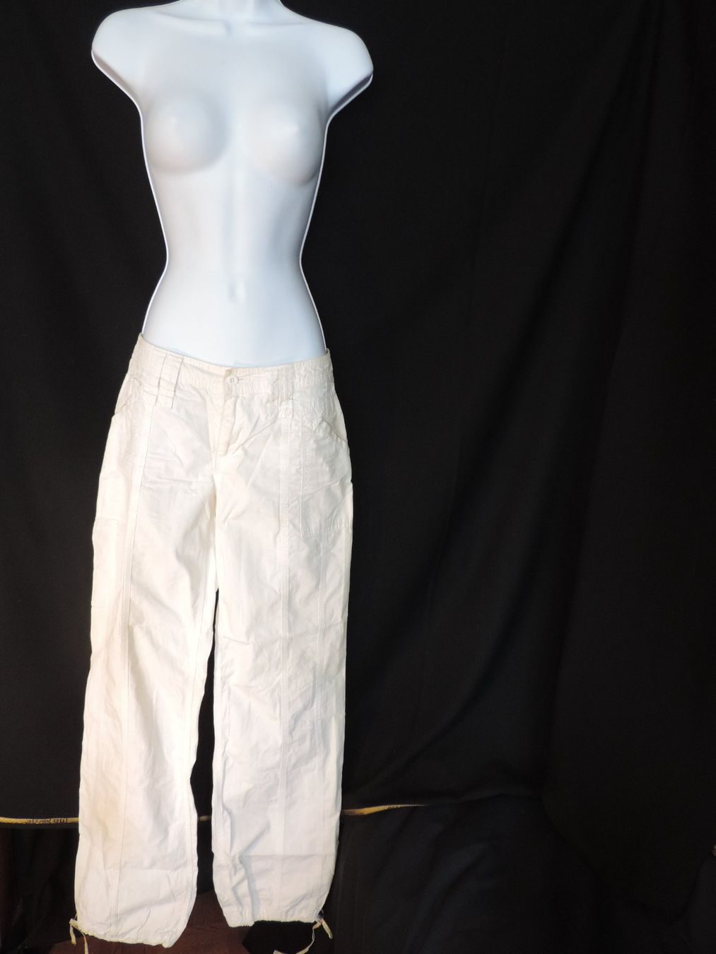 Pantaloni: pantalon droit blanc – Usato da Genève venduto da Axelle333 5