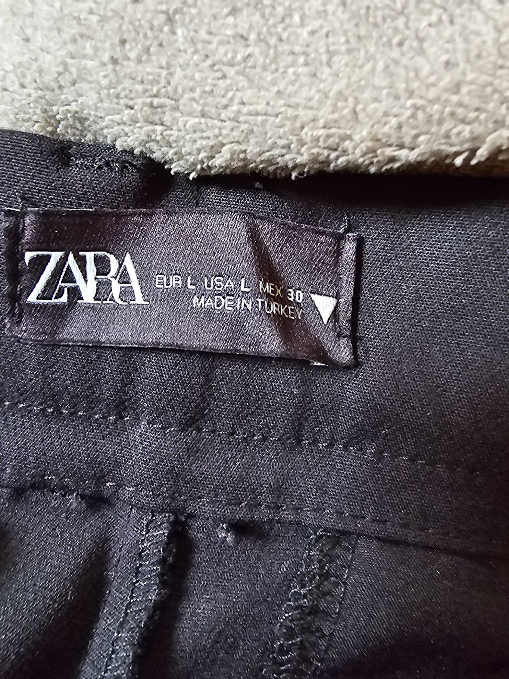 Lotti di vestiti: edle schwarze Hose mit 2 Shirts gr.L – Usato da Ferden venduto da jemyce 3