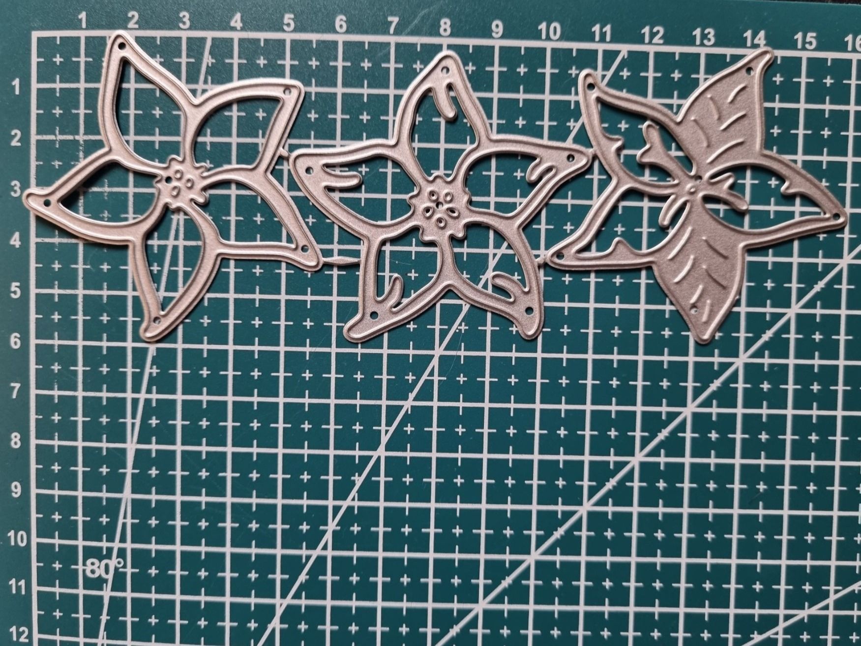 Pochoirs: Stanzschablone Nr.87, Blumen 3er Set – Neuf avec emballage d'origine à Gretzenbach par Fliegepilz 1