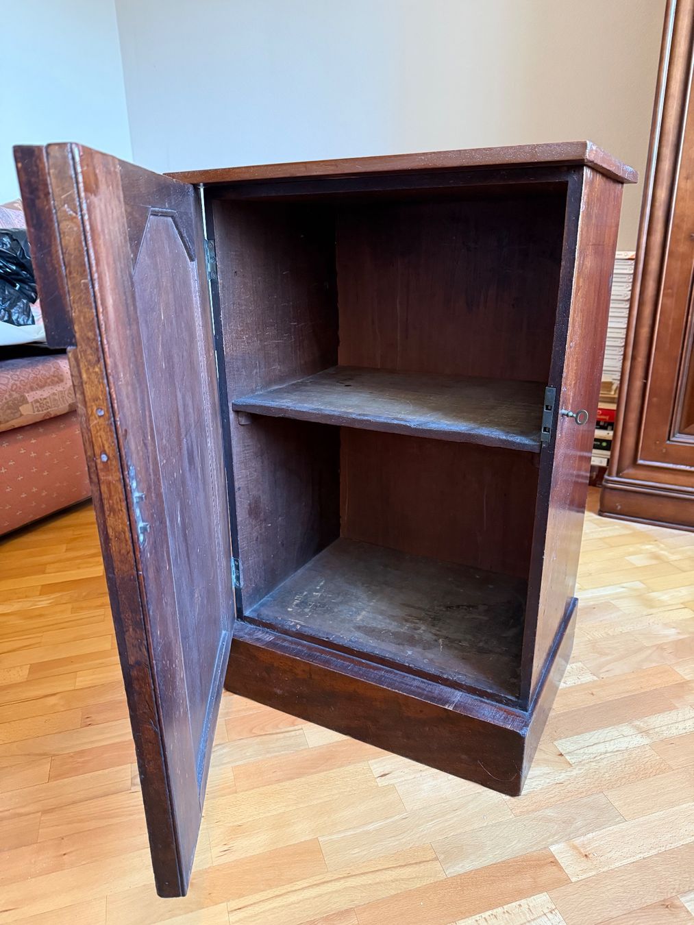 Armadi: Antikes Biedermeier Schränkchen Nussbaum – Usato da Itingen venduto da uhu777 1