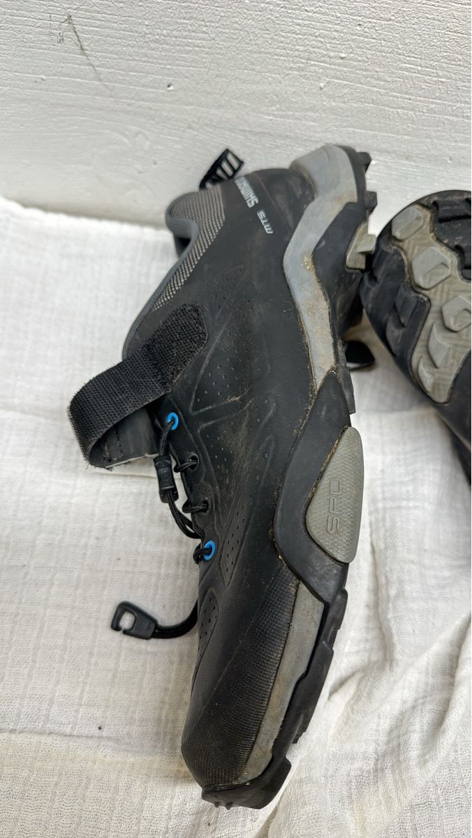 Scarpe da uomo: Chaussures de VTT Shimano. Taille 42  – Usato da Geneveys-Coffrane venduto da Llion