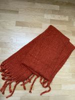 Warmer Herbst-Schal in terracotta von Red Cuckoo London