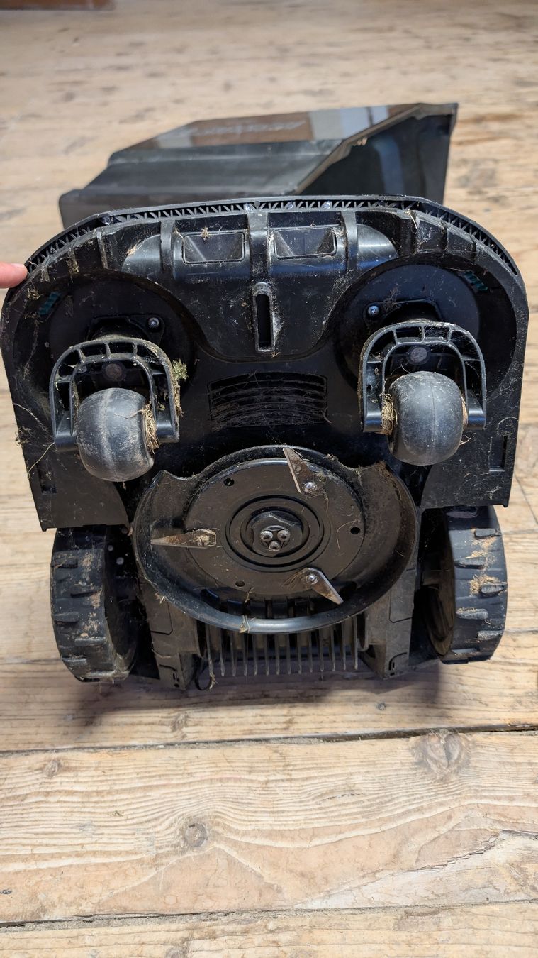 Bosch Rasenmäher: Rasenmäher Roboter Bosch Indego 400 – Gebraucht aus Aefligen von Wertz13 1