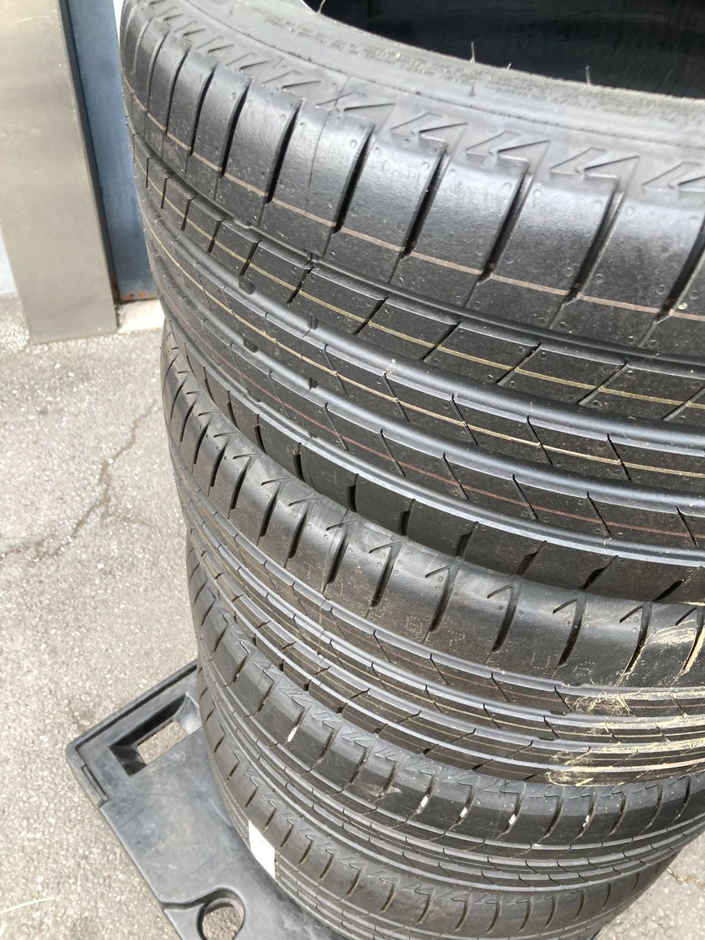Bridgestone Pneumatici & Ruote complete: 225/45R17 Bridgestone Sommerpneu – Usato da Cham venduto da Cham6332 1