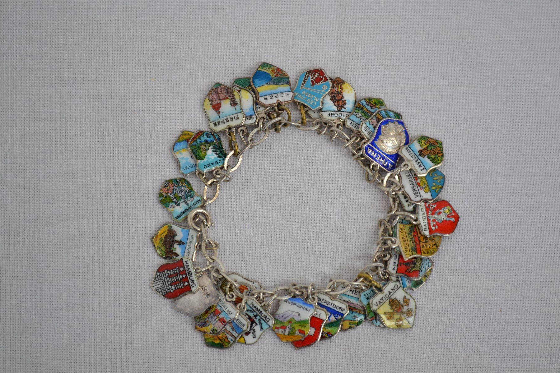 Armbänder & -reifen: Bettel-Armband mit 35 Wappen aus Silber – Gebraucht aus Winterthur von BK-Brocki_Winterthur