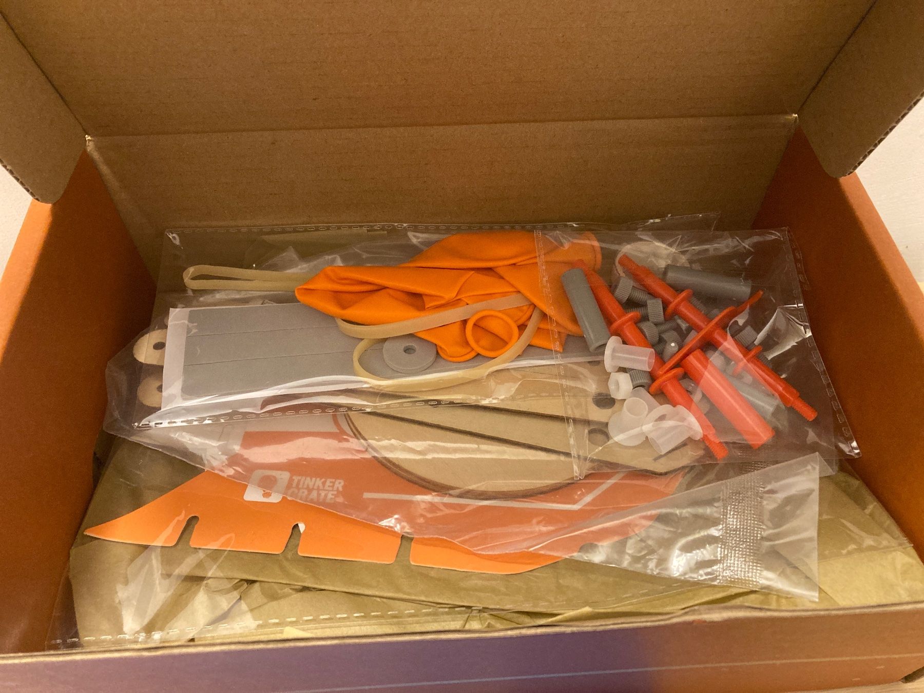 Giocattoli: Tinker Crate Rubber Band Race Car DIY – Nuovo (secondo la descrizione) da Winterthur venduto da niemim 3