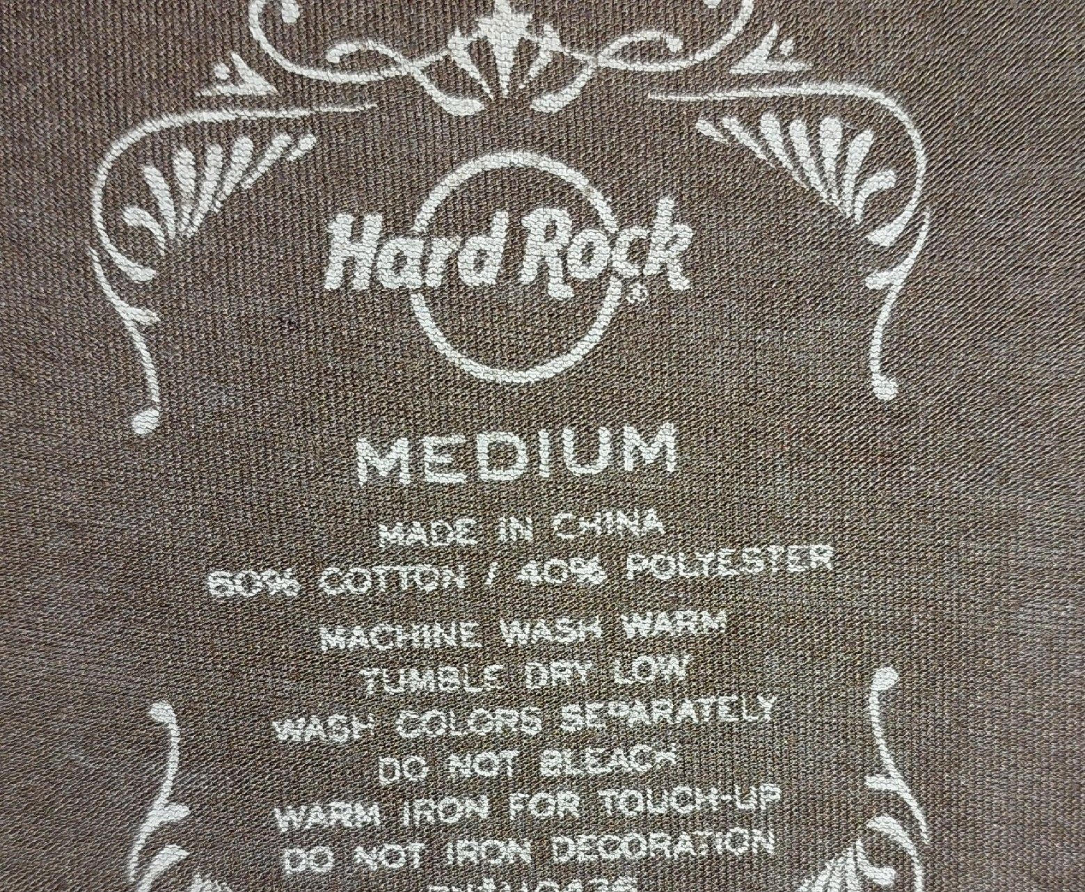 Hard Rock Cafe T-shirt: Hard Rock Cafe Shirt – Usato da Brunnen venduto da CHOUCHOU. 1