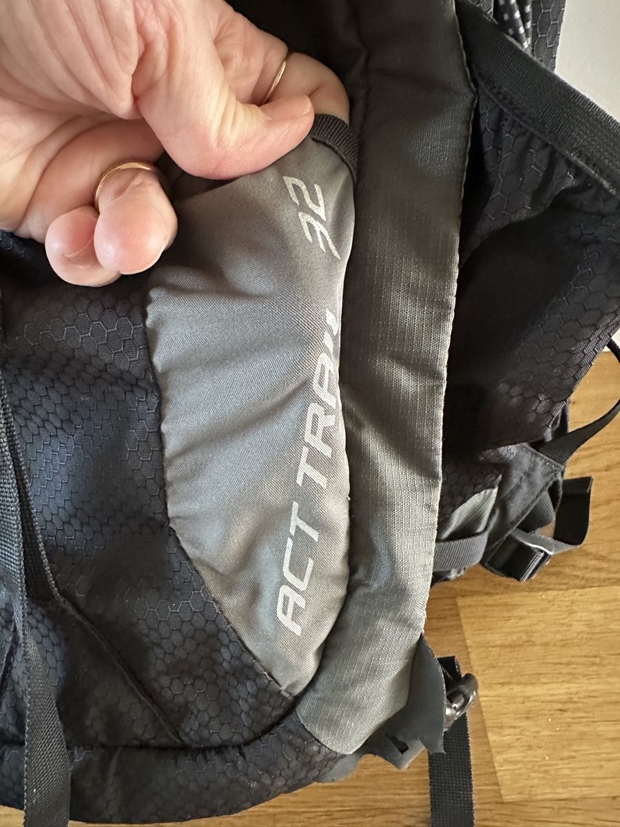 Deuter Zaini: Deuter act trail 32 – Usato da Bern venduto da Tana31 1