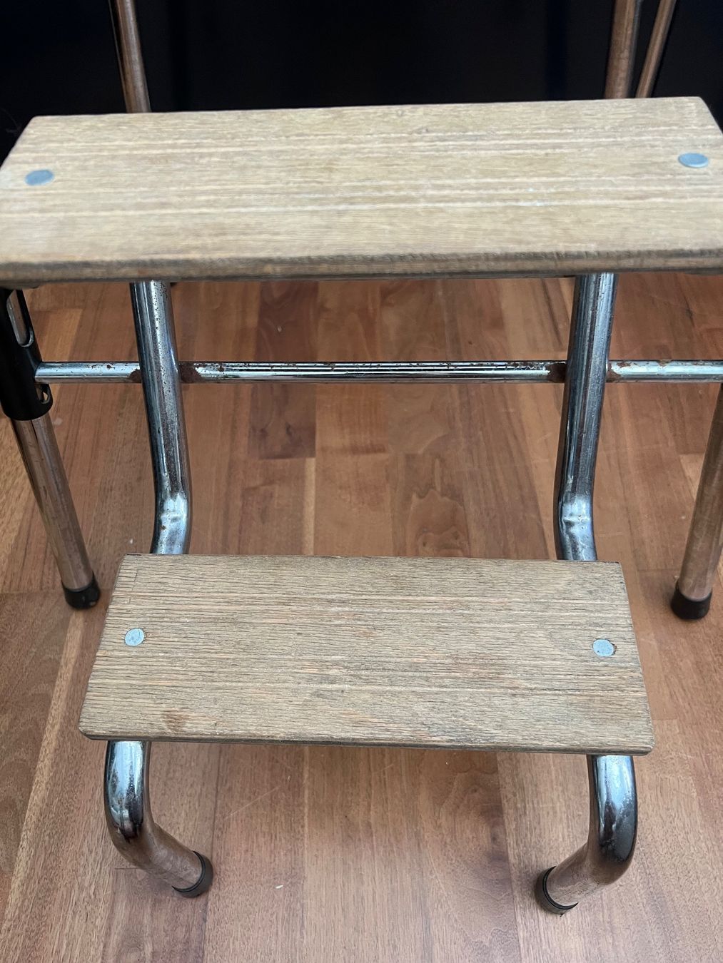 Hocker: Tritthocker Vintage Rot – Gebraucht aus Jona von Sariksa 7