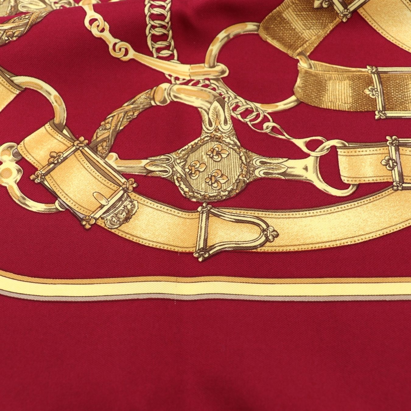 Hermès Foulards, Tücher & Schals: Hermès Carré "Cavalcadour" – Gebraucht aus Binningen von Designerlabels 8