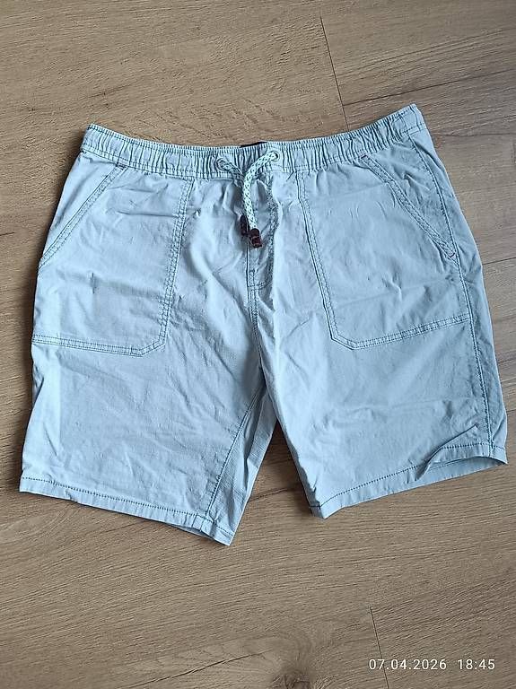 Pantaloni: Hellblaue Shorts – Usato da Ilanz venduto da Secnd_hand 1
