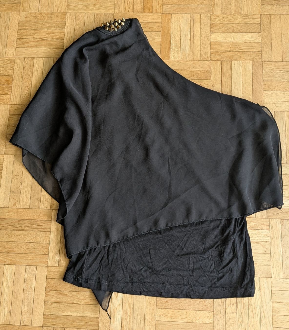 Top: Oneshoulder Top mit Nieten Gr. M/L – Nuovo (secondo la descrizione) da Grüningen venduto da mangaka 2