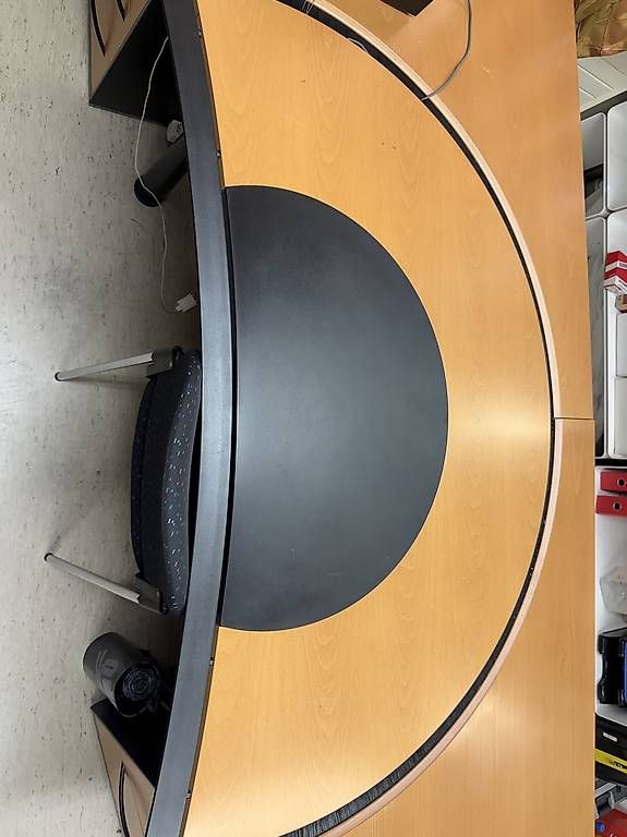 Tavoli: Bürotisch Holz / Leder – Usato da Unterterzen venduto da madstruga
