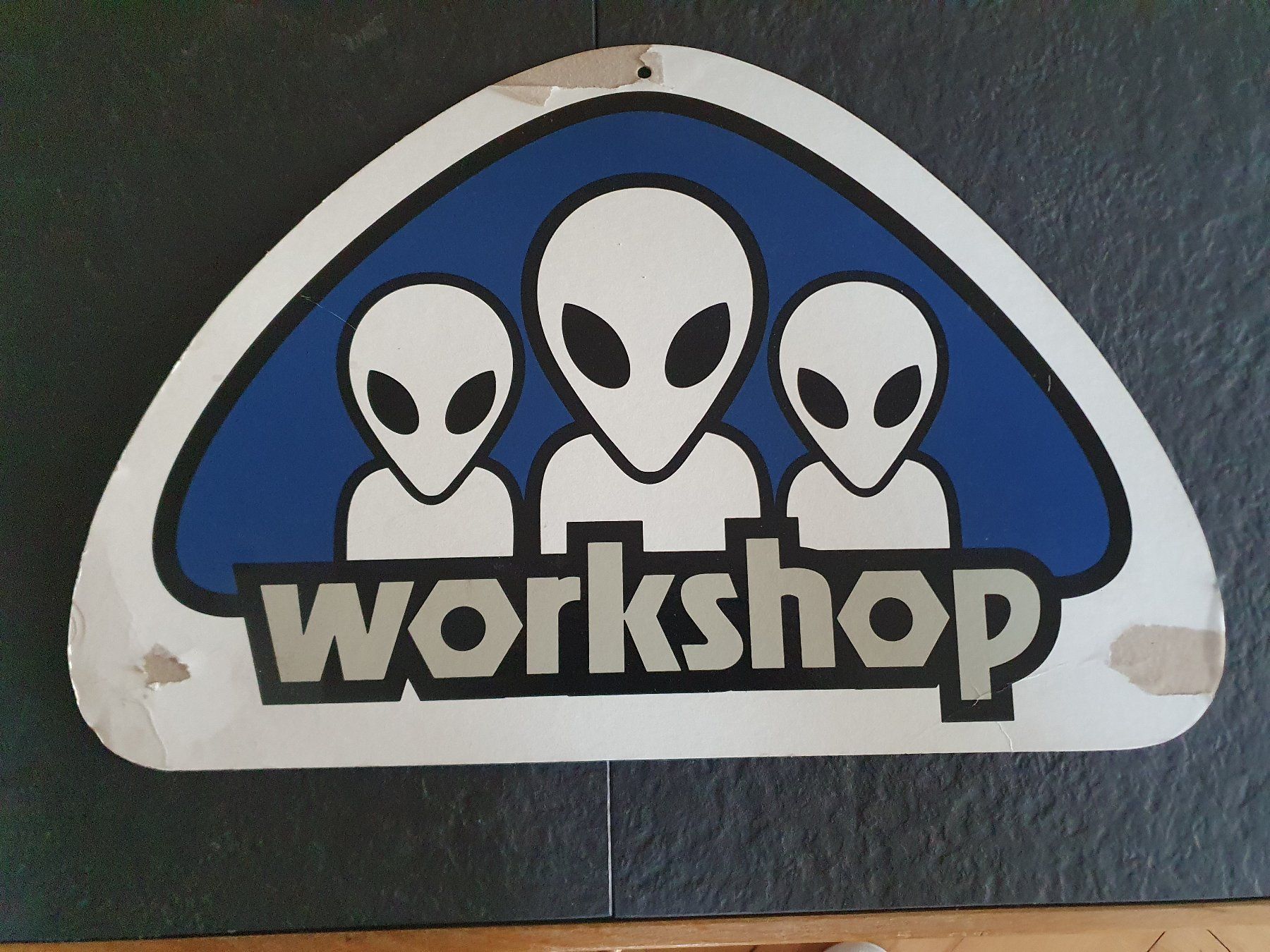 Cartoline: Vintage Alien Workshop Billboard – Usato da Luzern venduto da Bonus73 1
