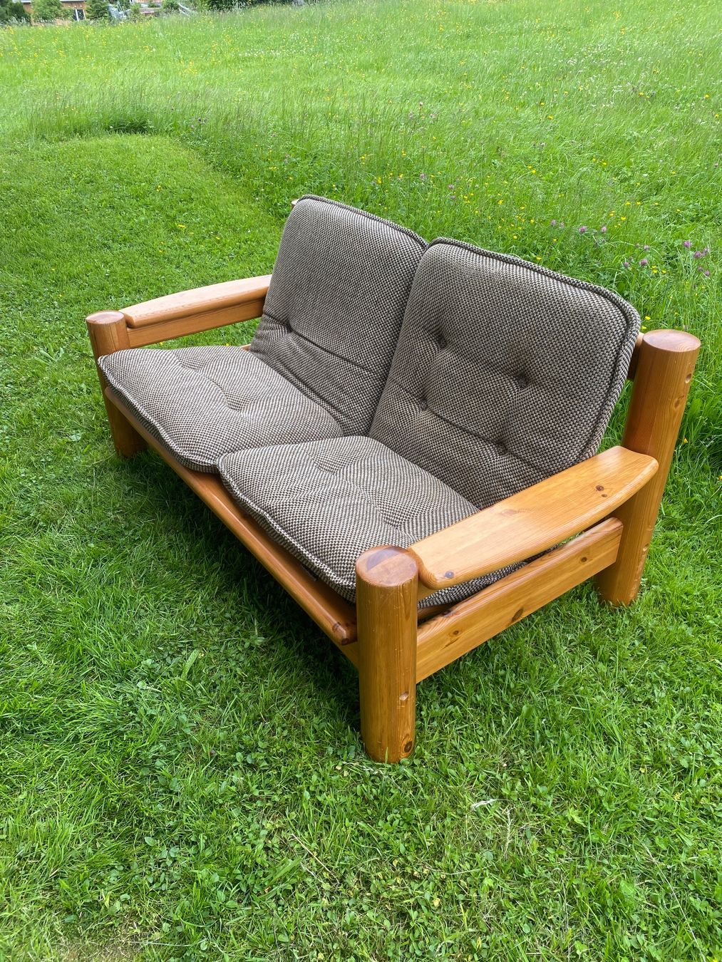 Sofas: Rustikales 2er Sofa aus massivem Holz – Gebraucht aus Wildhaus von mandala10