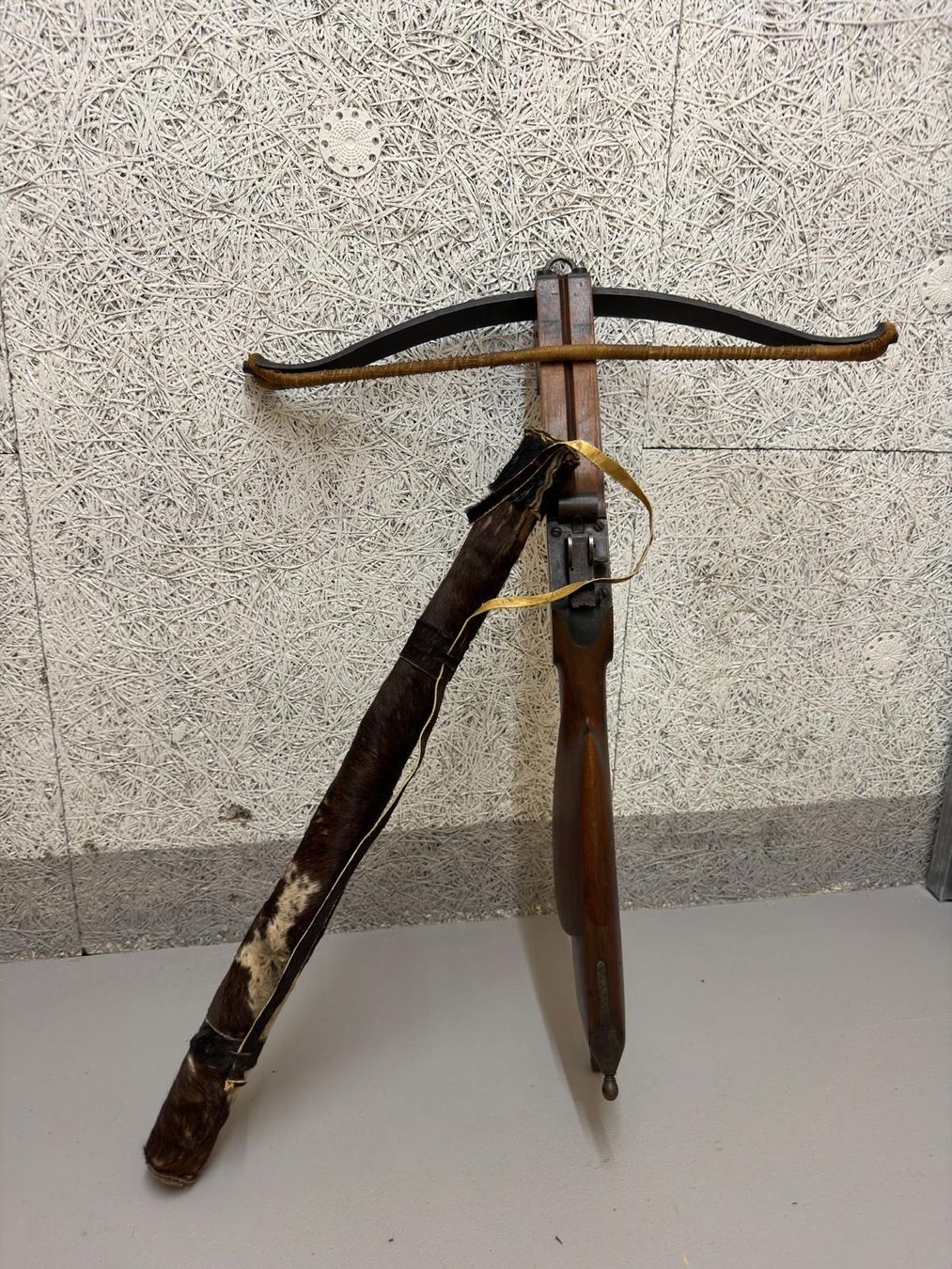 Tiro con l'arco: Antike Armbrust mit Bolzen und Köcher – Usato da Wangen ZH venduto da unihocplayerin7 1