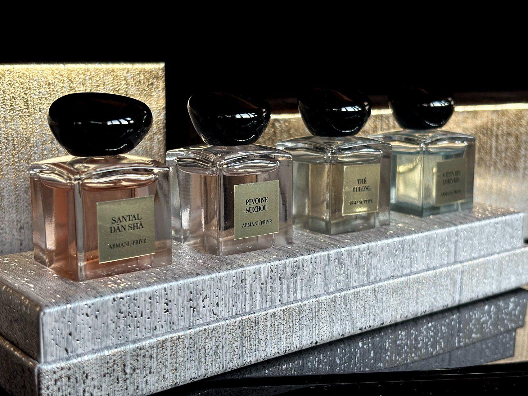 Armani Profumi & Eau de Toilette: ARMANI/PRIVÉ – Coffret 4 x 7.5ml – Nuovo (secondo la descrizione) da Mézières VD venduto da ds7783 3