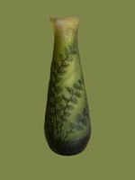 Magnifique Vase Gallé sur fond vert