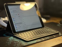 iPad 8 32GB  Akku 84% Logitech Folio Bluetooth-Tastaturhülle