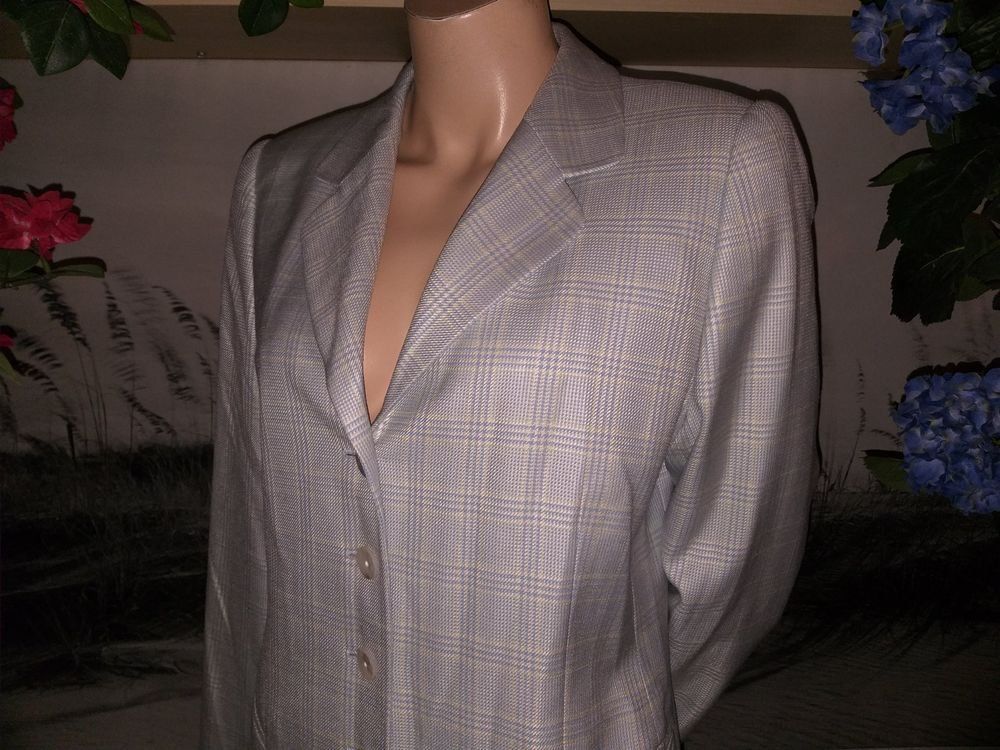 Escada Giacche: Blazer en soie/seide ESCADA  Taille / Grosse 40 CH .... – Usato da Cossonay-ville venduto da Super-Price-Quality 5