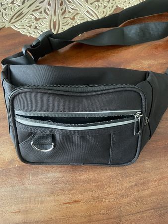Gürteltasche schwarz mit Reissverschluss neuwertig