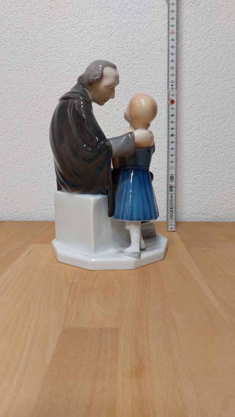 Royal Copenhagen Statuette: Royal Copenhagen Figur Nr. 2037 – Usato da Stans venduto da chr_wmd2 2