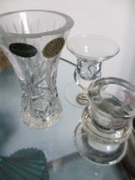 3 Böhmische & Hergiswiler Kerzenhalter und Vase, Kristall