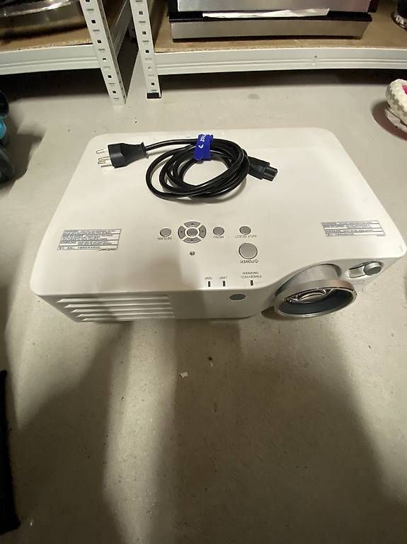 Videoprojektoren: Beamer Panasonic PT-AX100E – Gebraucht aus Basel von rachidou22