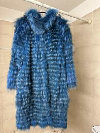 Winter: Blauer Pelzmantel, Grösse M - Warm und stilvoll!