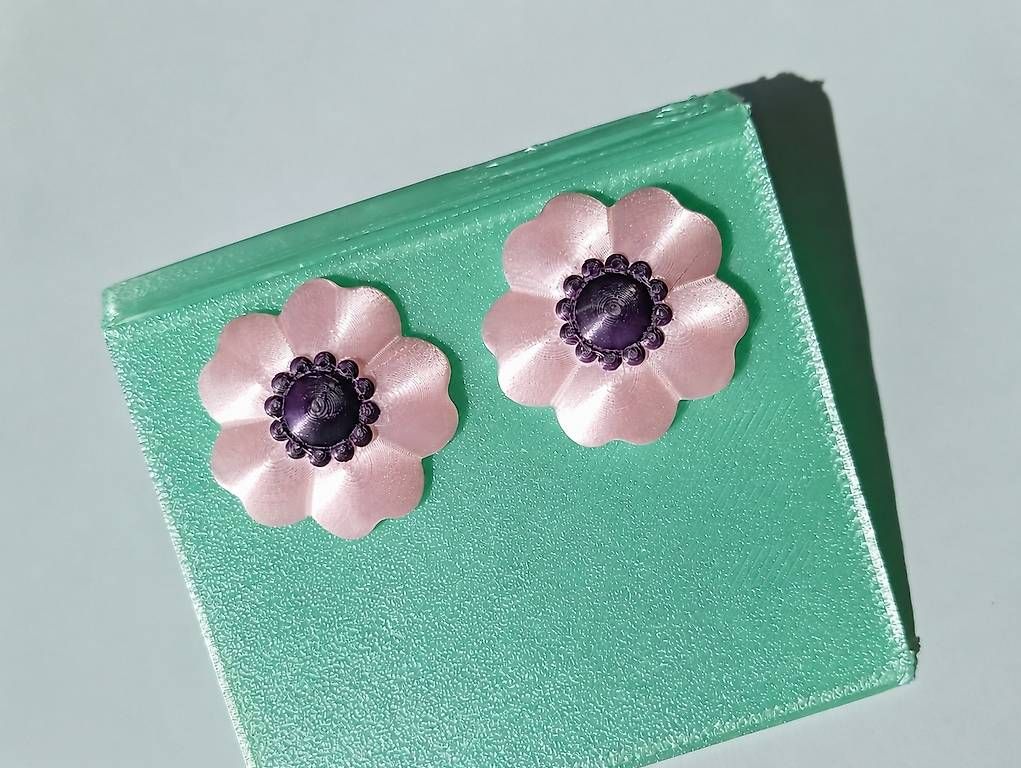 Orecchini pendenti & Orecchini a lobo: Florale Statement-Ohrstecker – Nuovo e nell'imballaggio originale da Romanshorn venduto da mololo