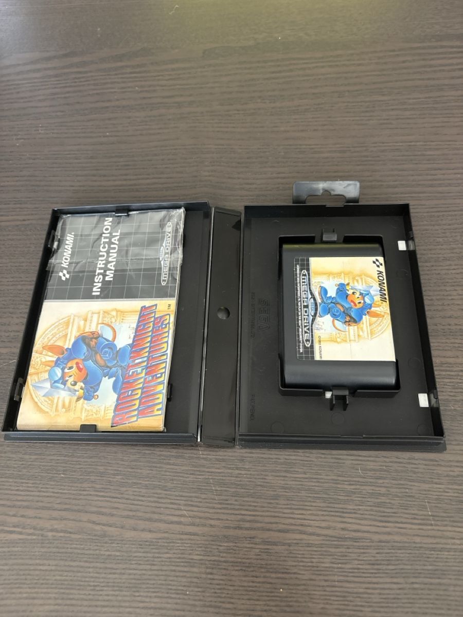 Sega Jeux: Jeu Retro Rocket Knight Adventures  Sega Megadrive – D'occasion à Meyrin par did_bqr5 2