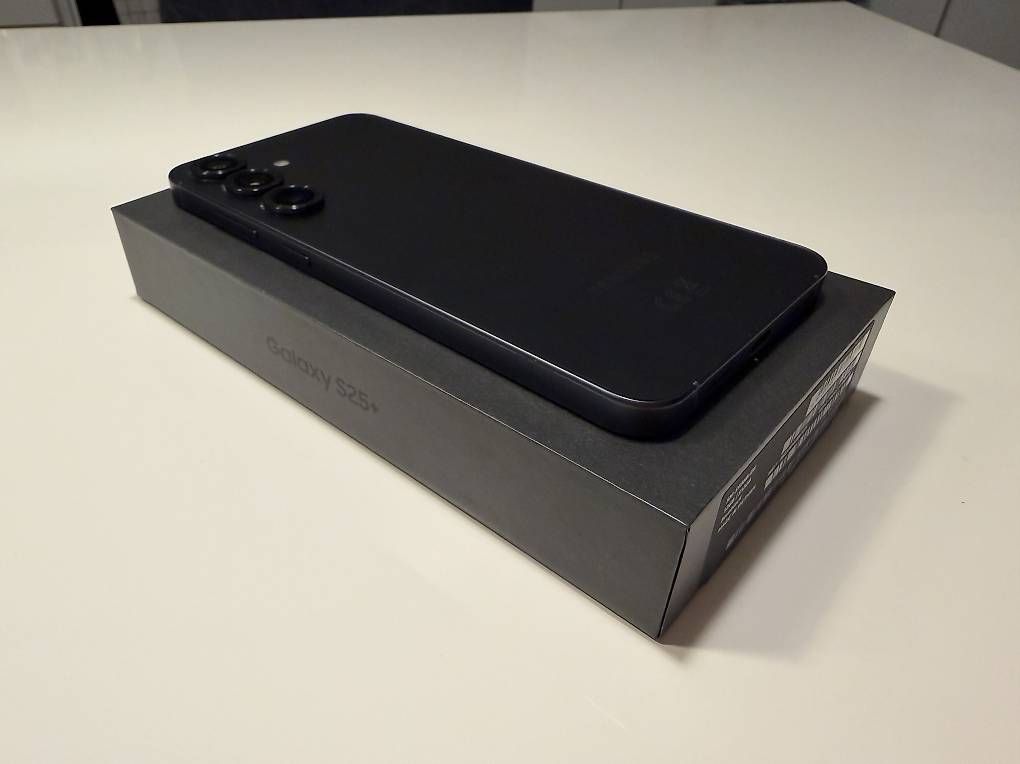 Telefoni cellulari / Smartphones: Samsung Galaxy S25+ Blueblack - 512 gb – Usato da Delémont venduto da Virus44 1