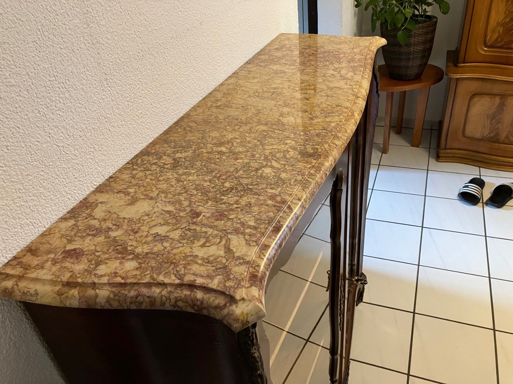 Vetrine: Vitrine mit Marmorplatte – Usato da Leuggern venduto da david.marmy 1