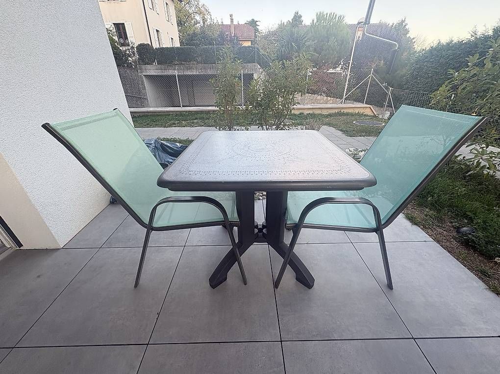 Set di tavolo e panche: Mobilier de jardin  – Usato da Peseux venduto da san_9bqc