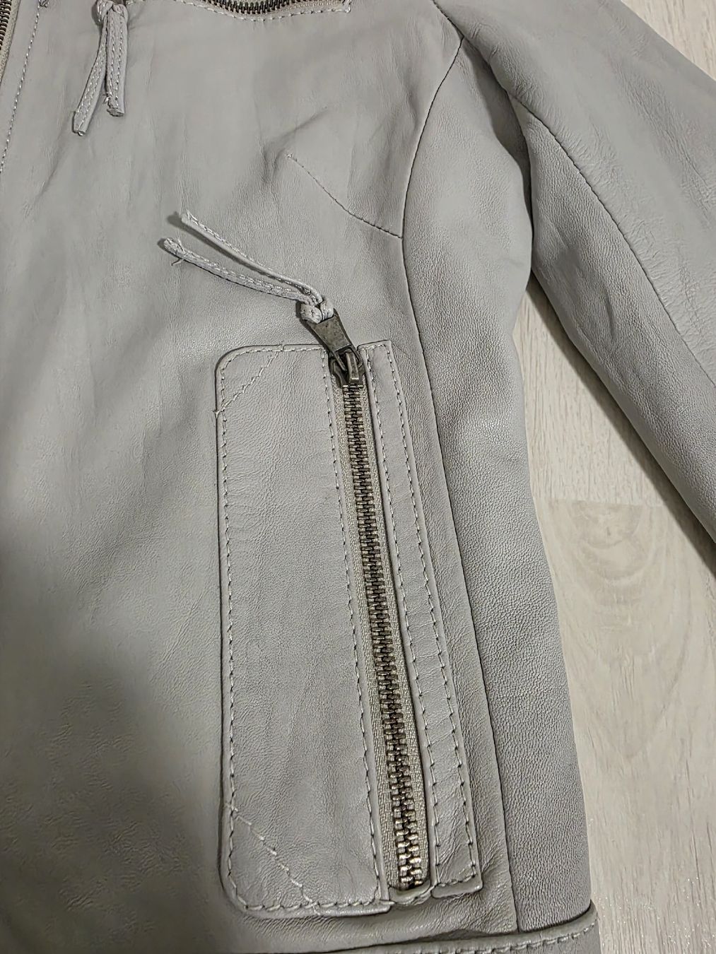 Jacken: Damen-Echtlederjacke Saint Tropez hellgrau Grösse M  – Gebraucht aus Schöftland von Aktion56 4